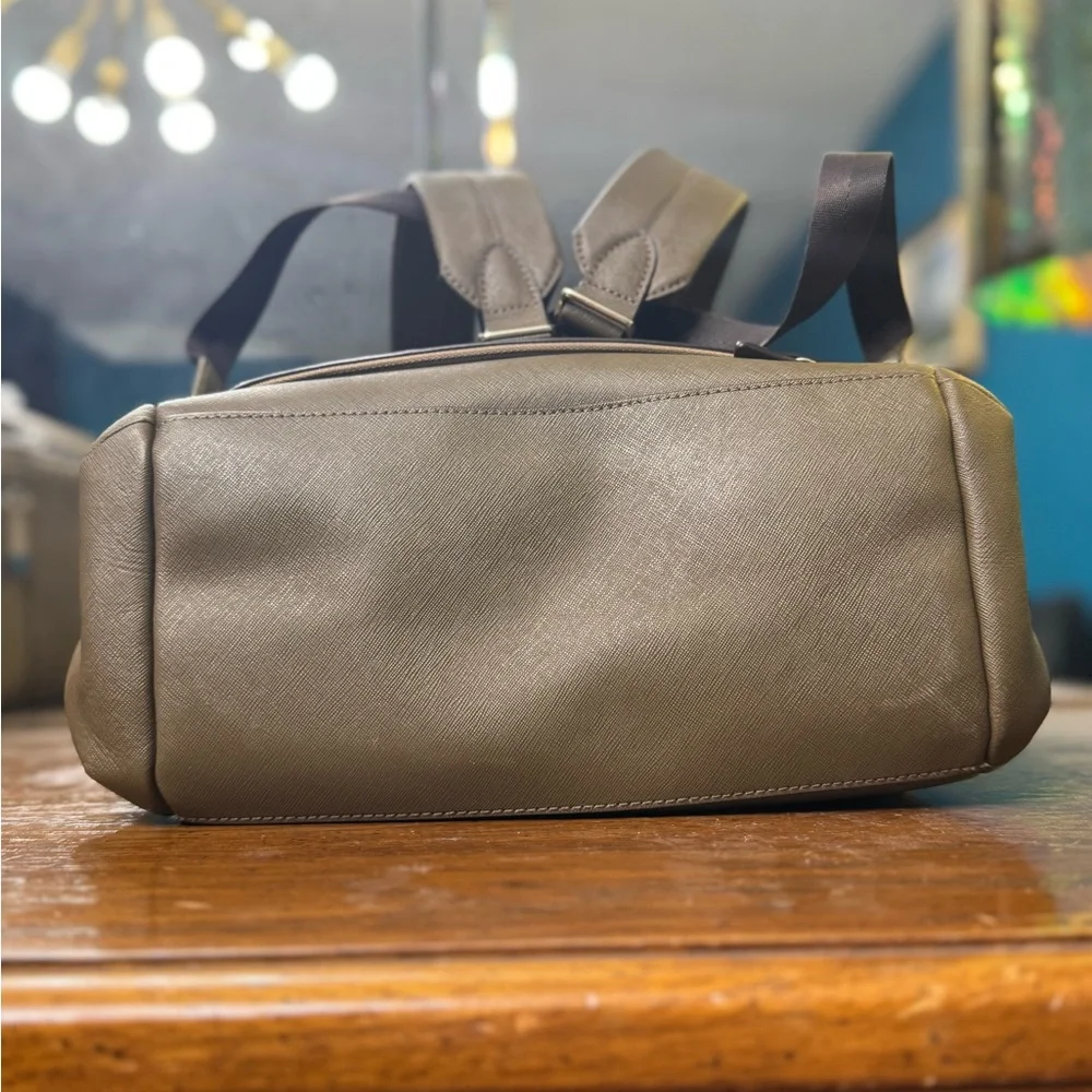 Henri Bendel West 57th Travel Backpack brown - Picture 4 of 7